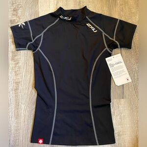 NWT 2XU base layer compression shirt